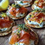 Canapés de salmón ahumado con crema agria y eneldo 3 Canapes de salmon ahumado con crema